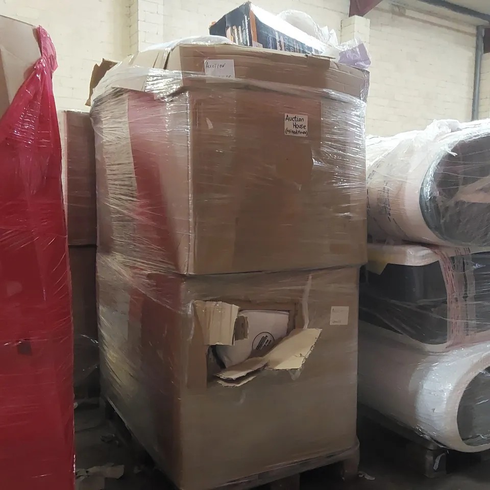 PALLET CONTAINING A VERY LARGE QUANTITY OF ASSORTED PILLOWS AND RELATED BEDDING PRODUCTS ECT