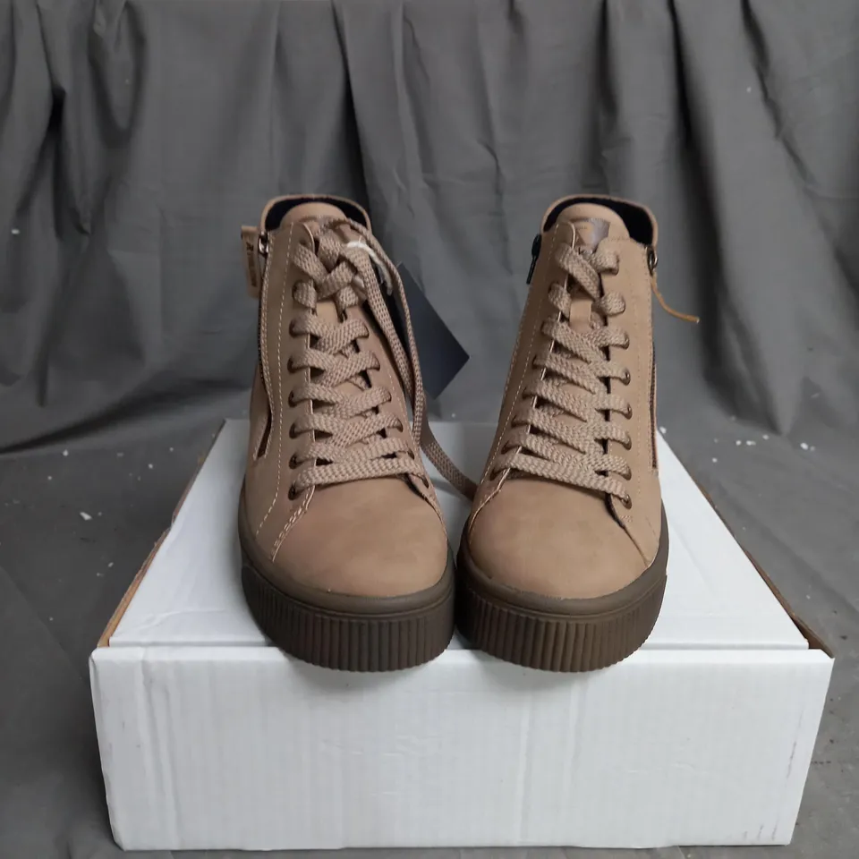 BOXED REIKER LIGHT BROWN HIGH TOP BOOTS SIZE 4 