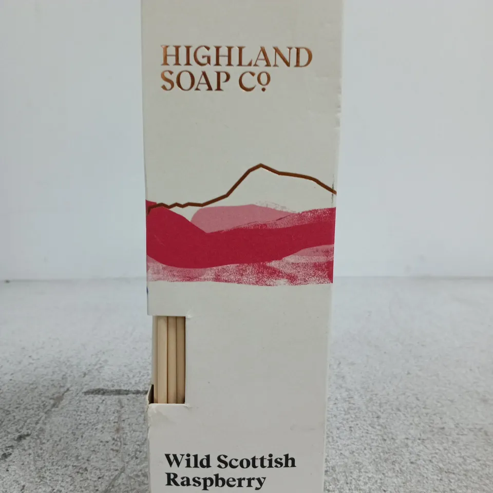 HIGHLAND SOAP CO. REED DIFFUSER – WILD SCOTTISH RASPBERRY