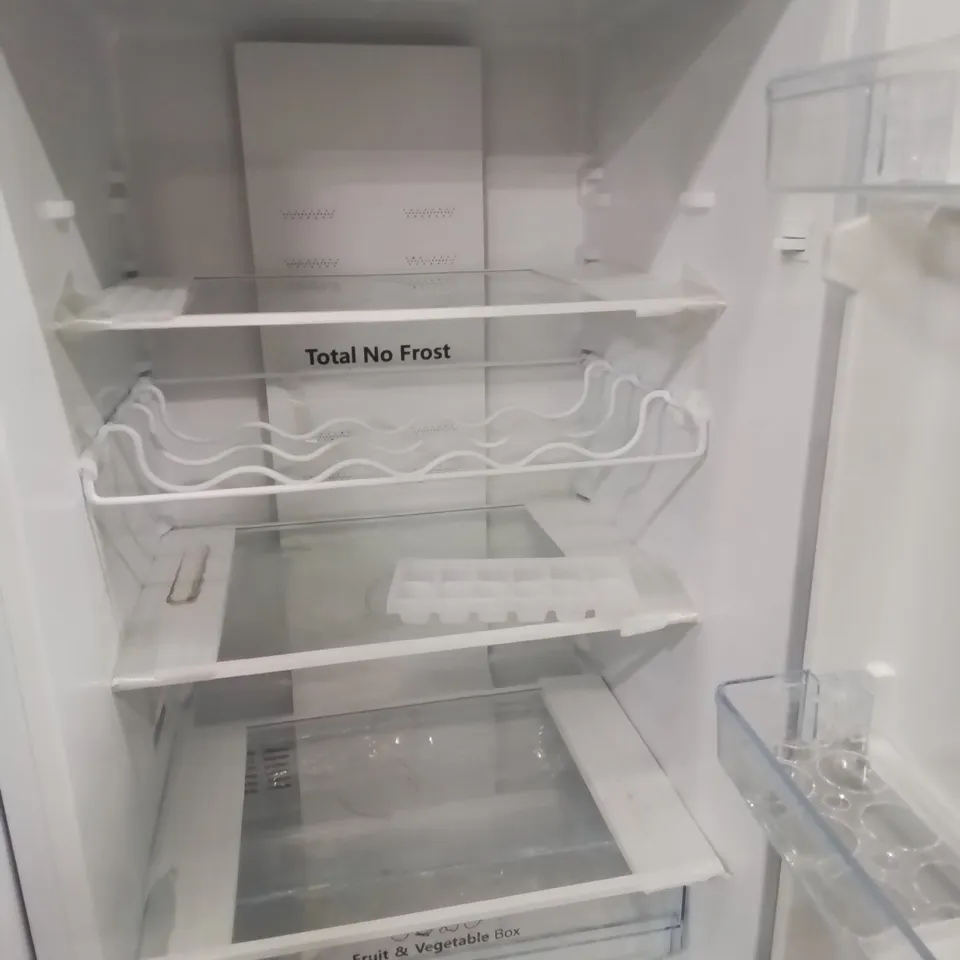 HISENSE RB327N4BWE 55CM FREESTANDING 50/50 FRIDGE FREEZER - 256 LITRE CAPACITY - TOTAL NO FROST -LED LIGHT - REVERSIBLE DOOR - SILVER - E RATED, H182.4 X W55 X D56.2 (CM) [ENERGY CLASS E]