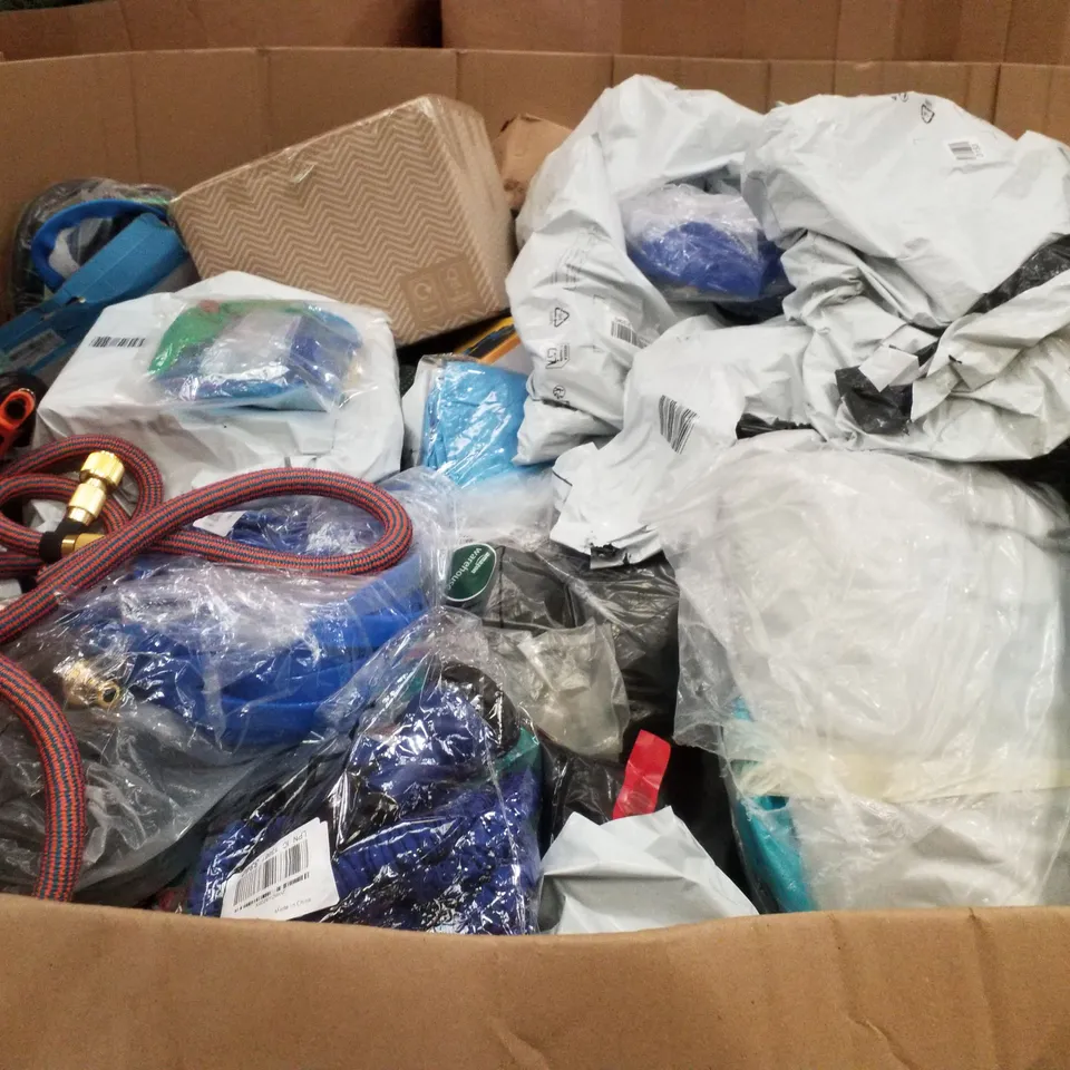 PALLET CONTAINING ASSORTED GARDEN HOSES & INFLATABLES