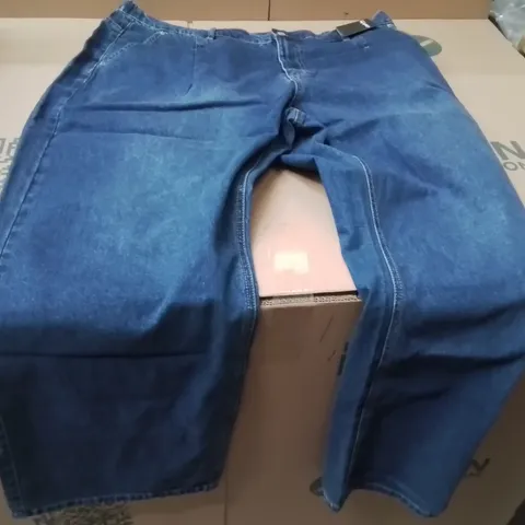 BOXED BRAND NEW APPROXIMATELY 5 SIMPLY BE PLEAT DETAIL JEANS MID BLUE SIZE 22L