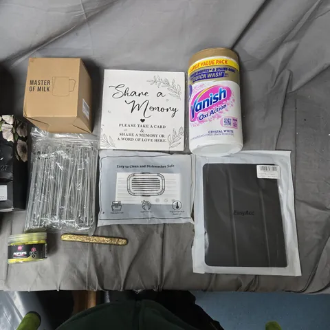 APPROXIMATELY 15 ASSORTED CLEANING, TRAVEL ACCESSORIES & MISCELLANEOUS ITEMS