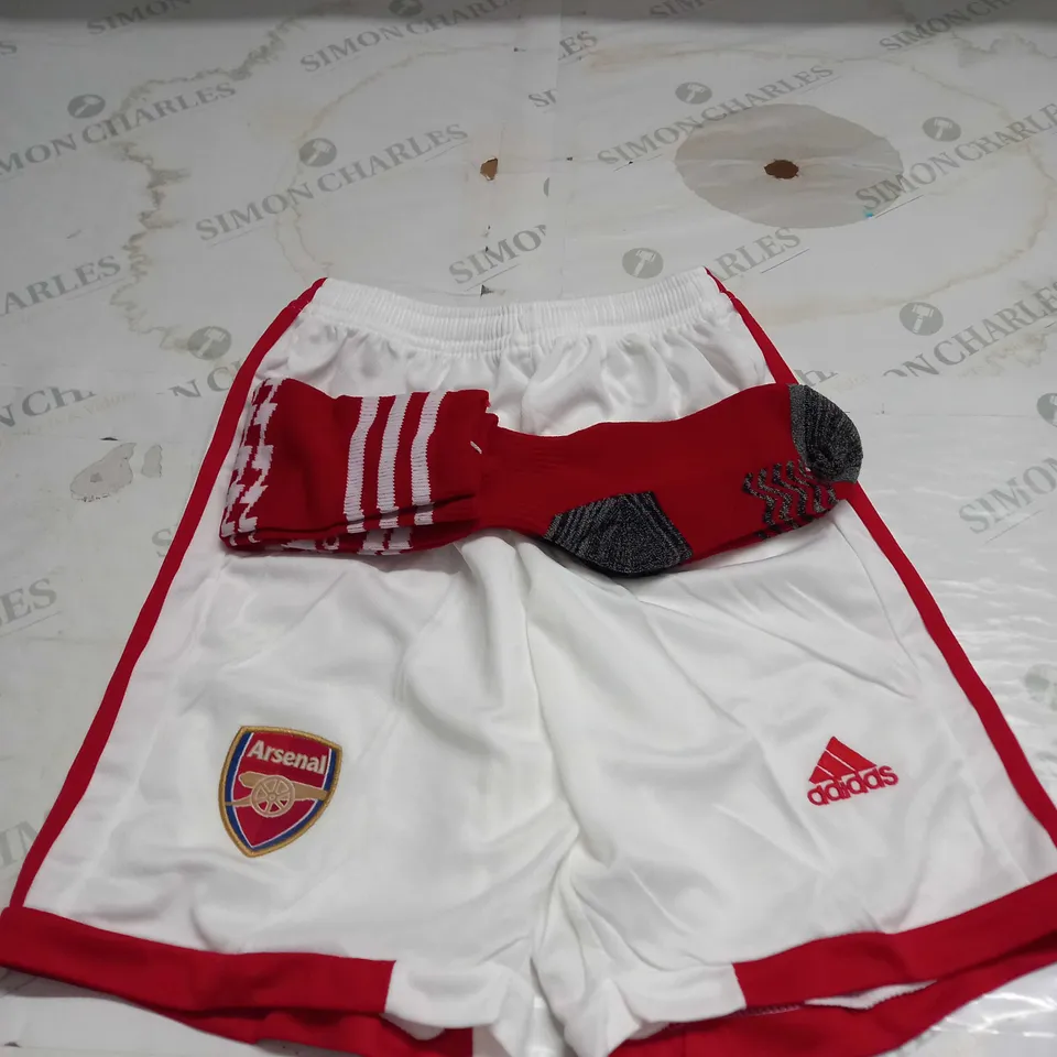 ARSENAL FC HOME KIT WITH SAKA 7 ON THE BACK SIZE 26