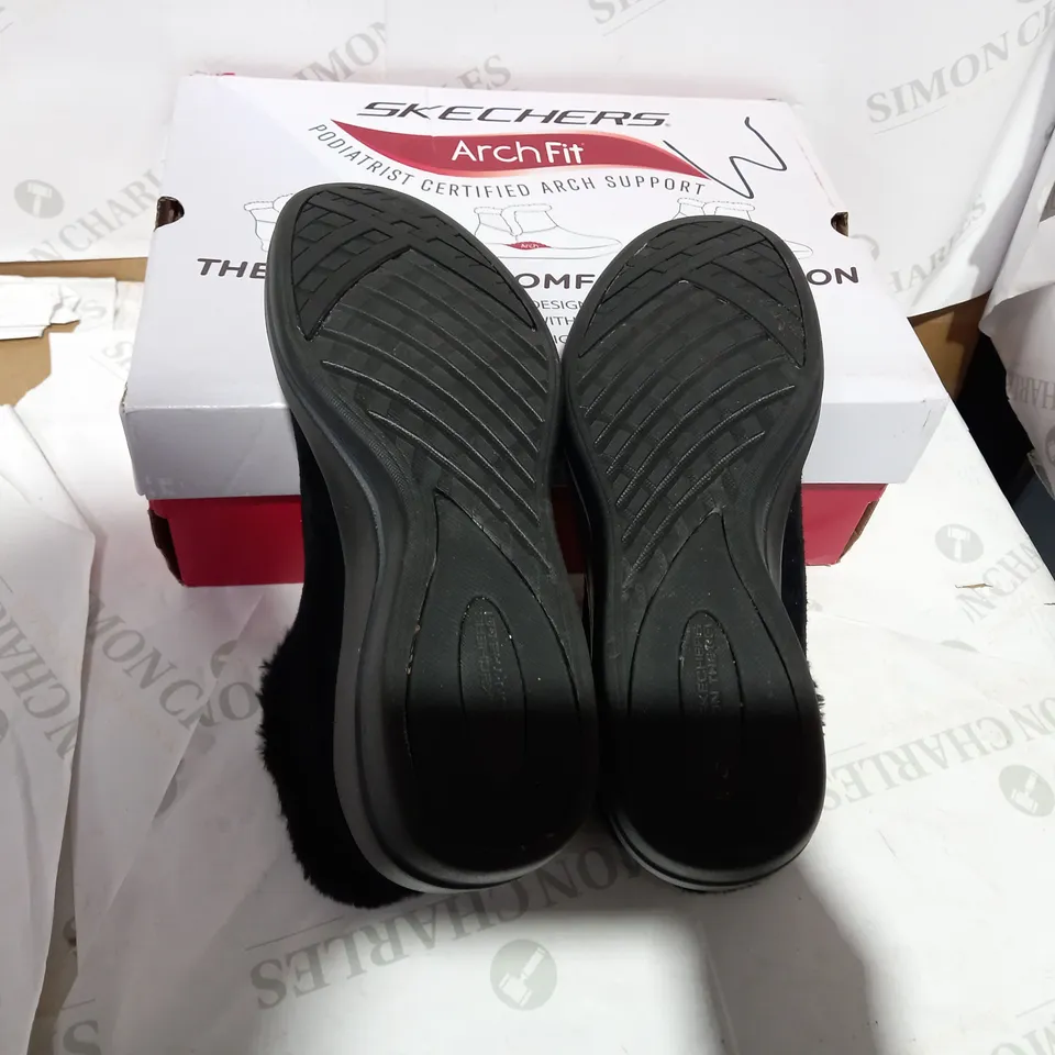 BOXED PAIR OF SKECHERS BLACK BOOTS - SIZE 3