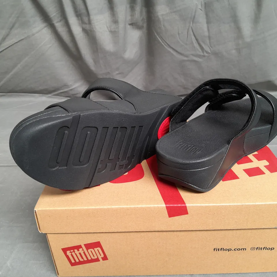 BOXED PAIR OF FITFLOP ADJUSTBALE LEATHER SLIDES SIZE UK 5