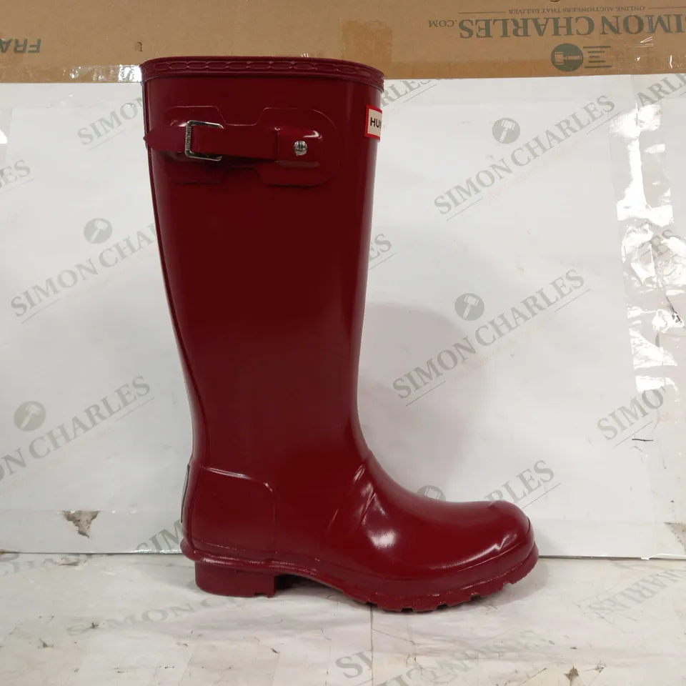 BOXED PAIR OF HUNTER KIDS WELLINGTON BOOTS IN GLOSSY RED UK SIZE 4