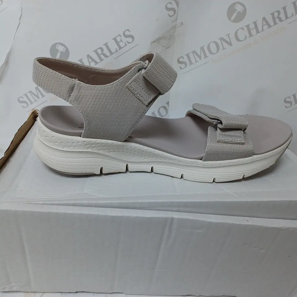 SKECHERS ARCH FIT TOURISTY SANDAL