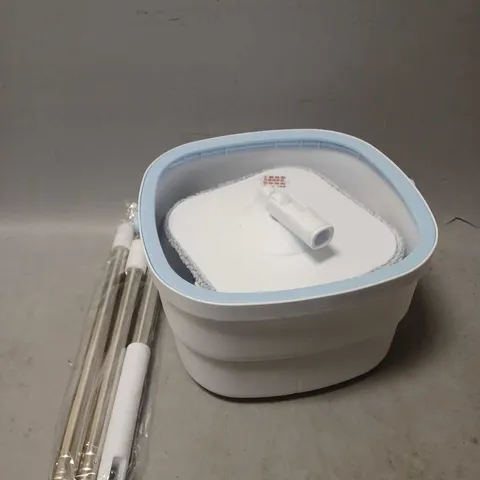 BOXED ROTATING MOP IN WHITE