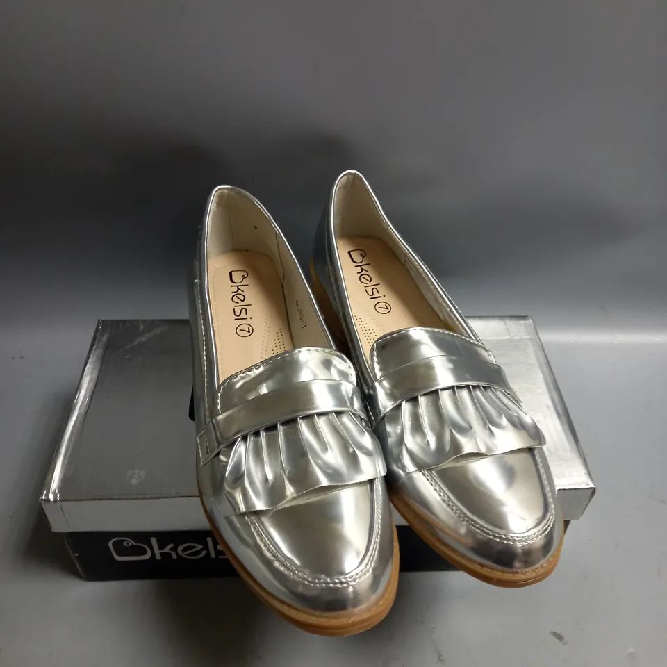 BOXED KELSI LADIES FLAT SILVER BROGUES. SIZE 7
