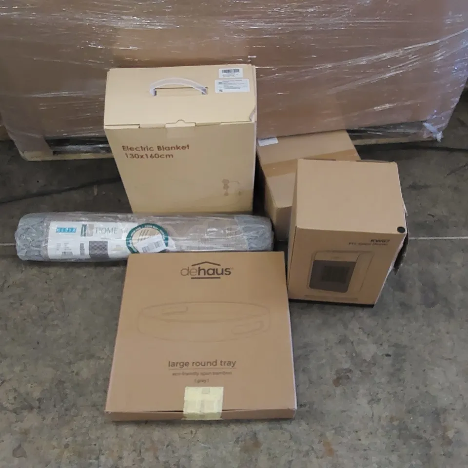 PALLET OF ASSORTED ITEMS INCLUDING: ELECTRIC BLANKET, SPACE HEATER, WHISKY GLASSES, BAMBOO TRAY, HOUSE MAT