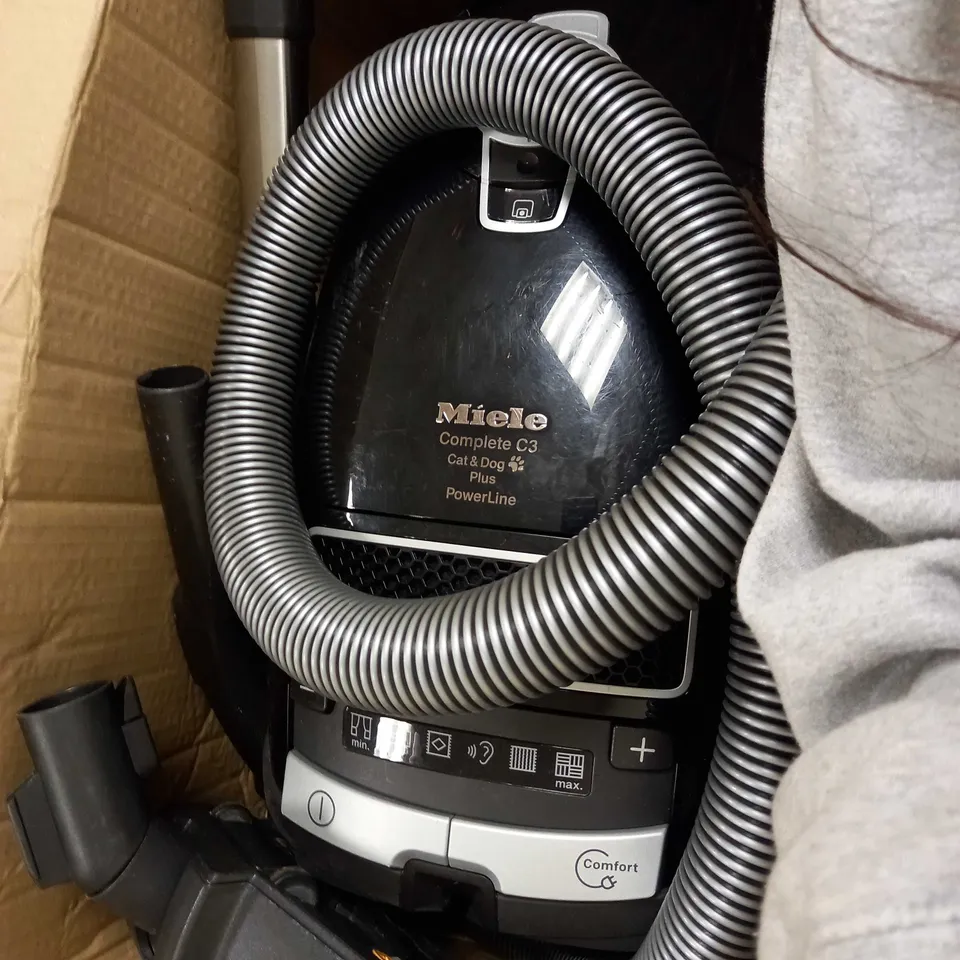 MIELE C3 CAT AND DOG PLUS BAGGED CYLINDER VACUUM CLEANER