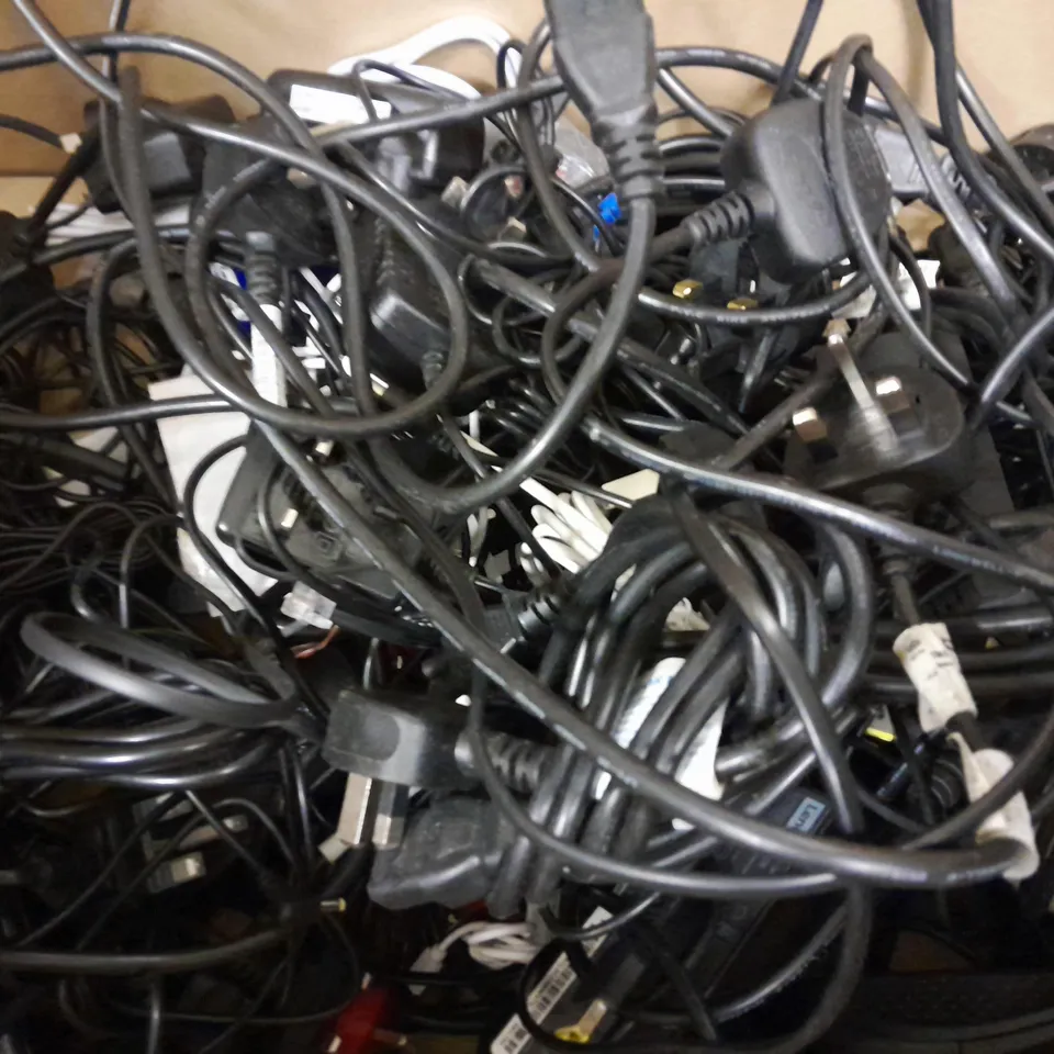 LARGE QUANTITY OF POWER ADAPTERS AND CABLES TO INCLUDE DELL AC/DC ADAPTER AND HP CHARGER/ADAPTER 