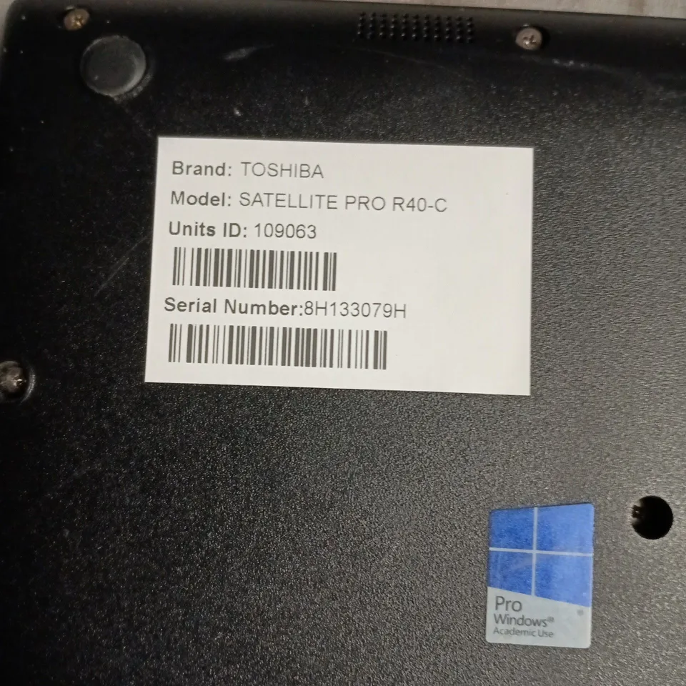 TOSHIBA SATELLITE PRO R40-C LAPTOP – KEYBOARD DAMAGED, BLACK