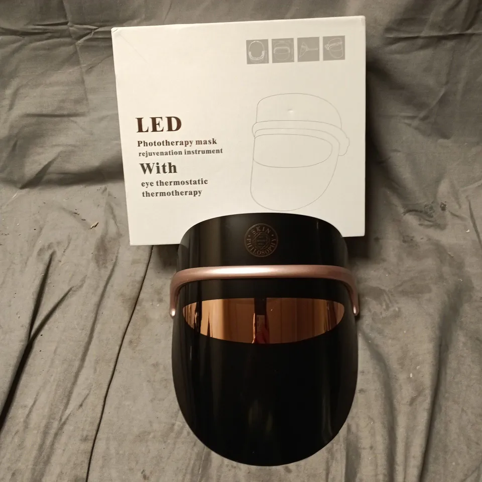 LED PHOTOTHERAPY MASK FOR FACIAL REJUVENATION WITH EYE THERMOSTATIC THERMOTHERAPY