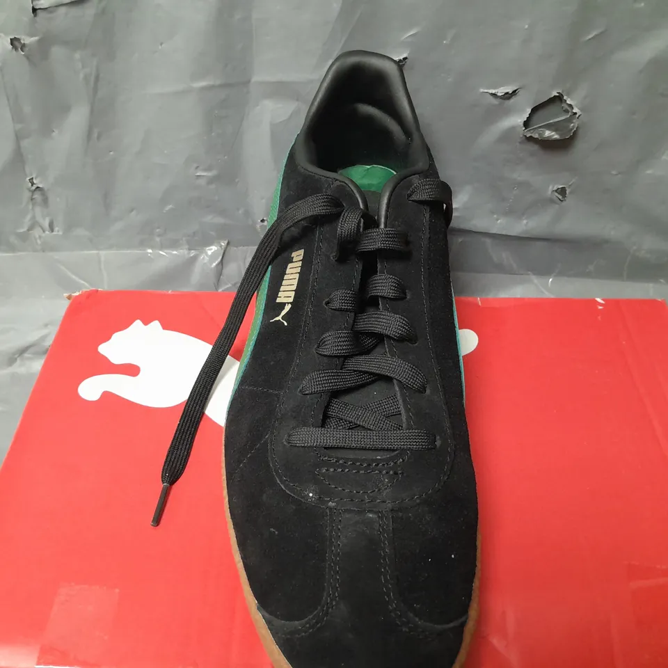 BOXED PUMA MENS CLUB TRAINERS IN BLACK/GREEN - UK 12