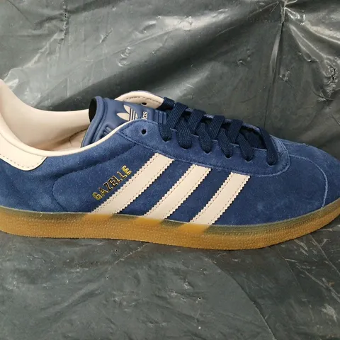 UNBOXED PAIR OF ADIDAS GAZELLE TRAINERS - UK SIZE 9