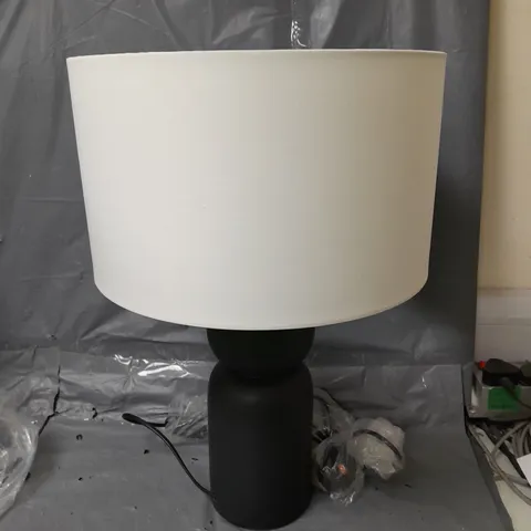 TOTEM CERAMIC TABLE LAMP