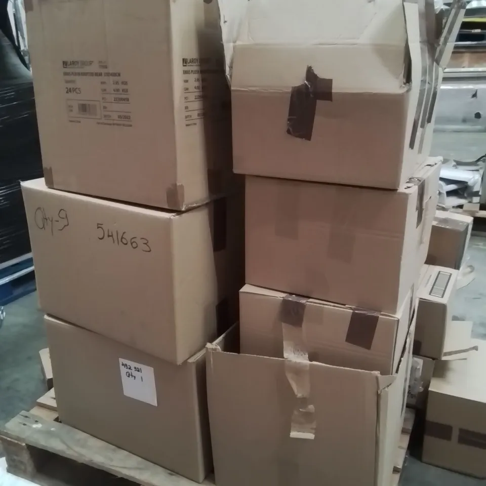 PALLET OF ASSORTED PET PRODUCTS TO INCLUDE;CAF TREE STAMP,BOWLS,LEADS,CHRISTMAS TOY,KNOTTED BALL