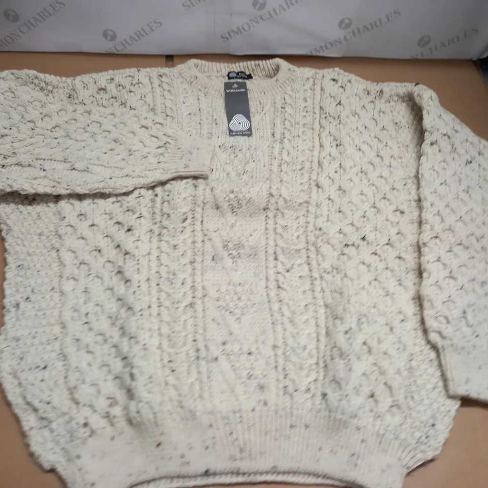 LOT OF 10 AS NEW PURE NEW WOOL KNITTED CREW JUMPERS IN ECRU - ALL L