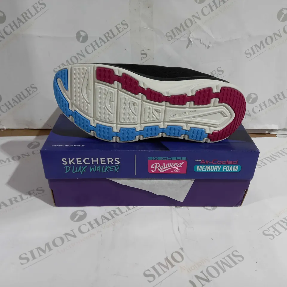 BOXED PAIR OF SKECHERS D'LUX WALKER SHOES BLACK/PURPLE UK SIZE 6