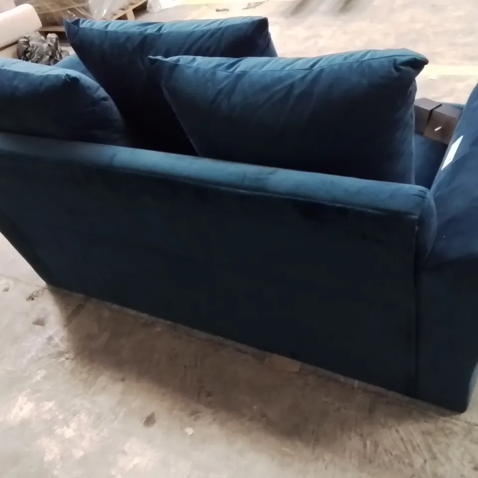 QUALITY DESIGNER 2 SEATER CRUSHED VELVET STYLE UPHOLSTERED BLUE SOFA