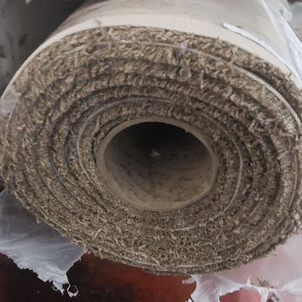 ROLL OF QUALITY CLASSIC CHARM ACTIONBAC CARPET - APPROXIMATELY 5.55 x 5m