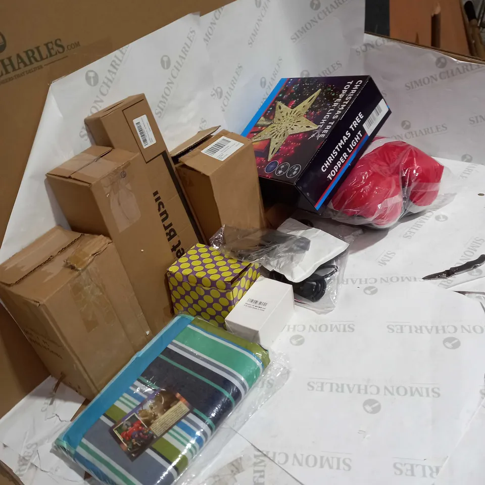 LOT OF 15 ITEMS INCLUDING TREE LIGHTS CHRISTMAS ITEMS  