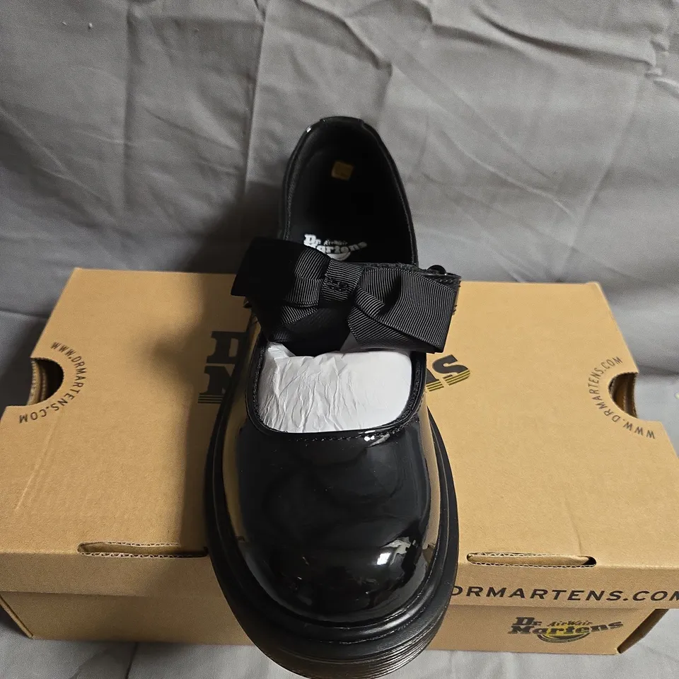 BOXED PAIR OF DR.MARTENS MACY 2 J SHOES - UK SIZE 1.5
