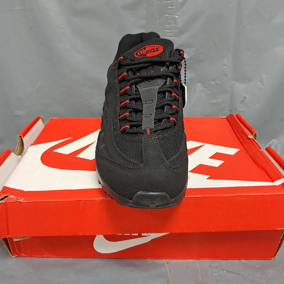 BOXED PAIR OF NIKE AIR MAX 95 TT SHOES IN BLACK/RED SIZE UK 10