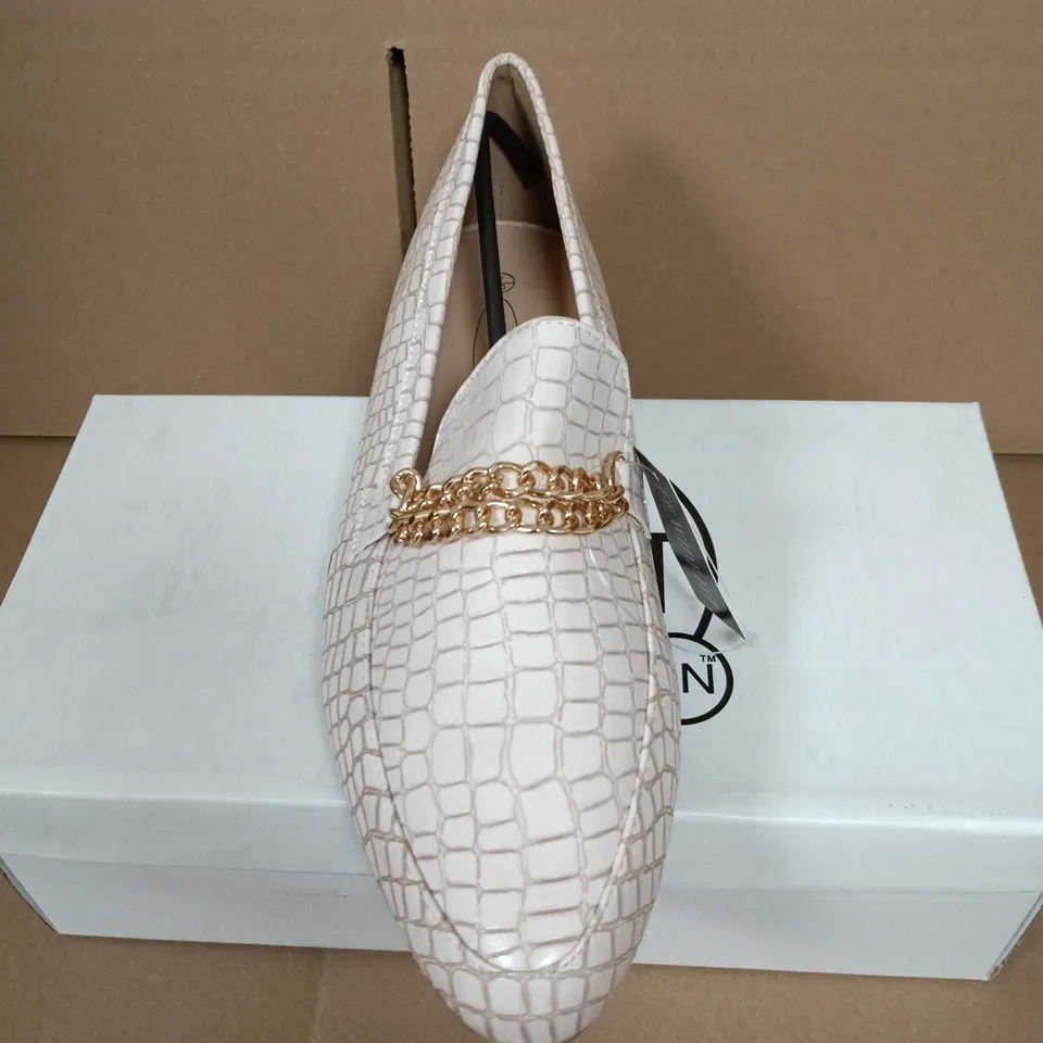 BOXED PAIR OF SPOT ON NUDE LADIES WIDE FIT CROC-EFFECT LOAFERS WITH GOLD CHAIN DETAIL, UK SIZE 7