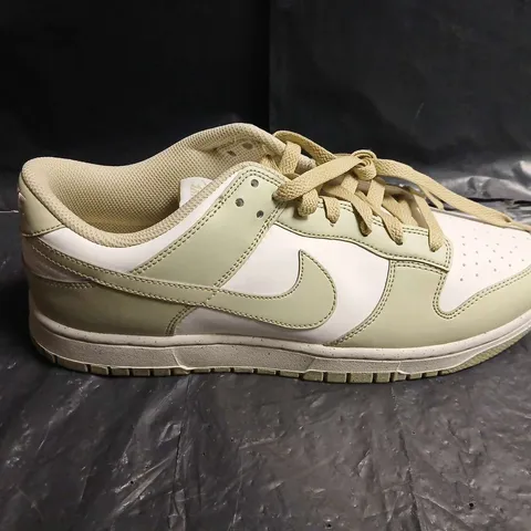NIKE DUNK LOW SNEAKERS – UK SIZE 9.5