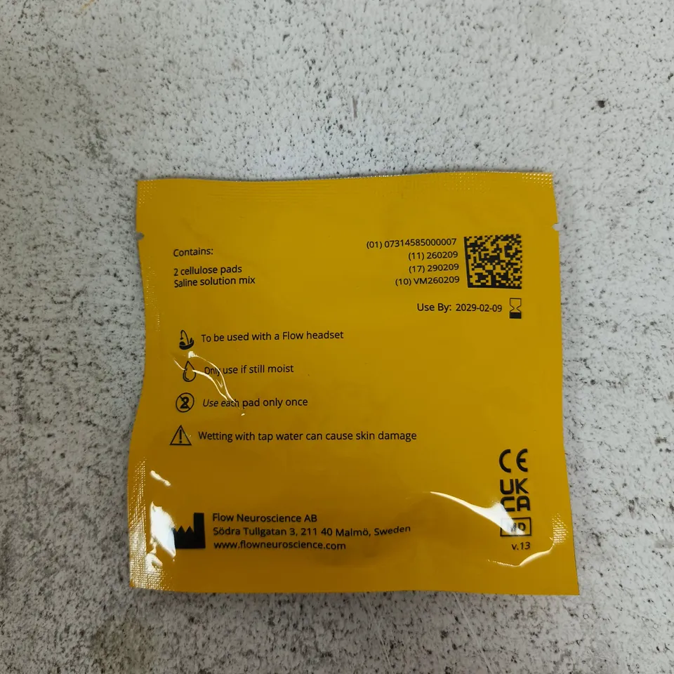 FLOW HEADSET PADS – 2 CELLULOSE PADS WITH SALINE SOLUTION FOR FLOW HEADSET