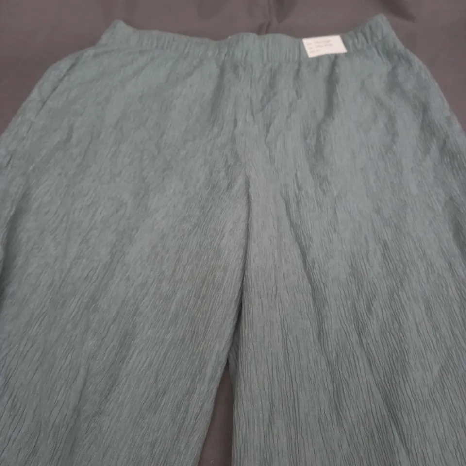 ABERCROMBIE & FITCH ULTRA HIGH ULTRA WIDE TROUSER - LARGE