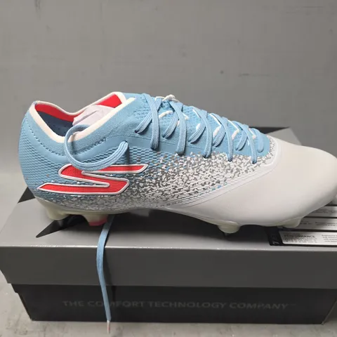 BOXED PAIR OF SKECHERS RAZOR 1.5 FOOTBALL BOOTS IN WHITE/TURQUOISE - UK 9.5
