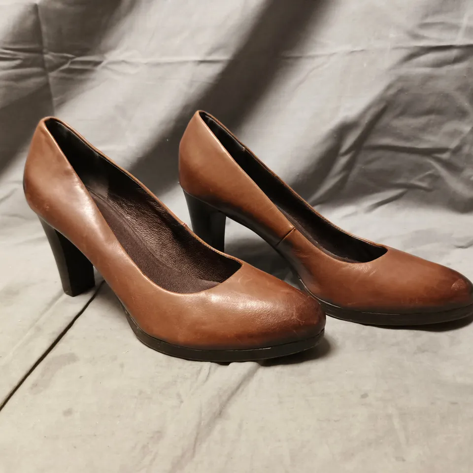 PAIR OF MONSOON CLOSED TOE SLIP-ON HEELED SHOES IN CHOCOLATE BROWN SIZE UNSPECIFIED