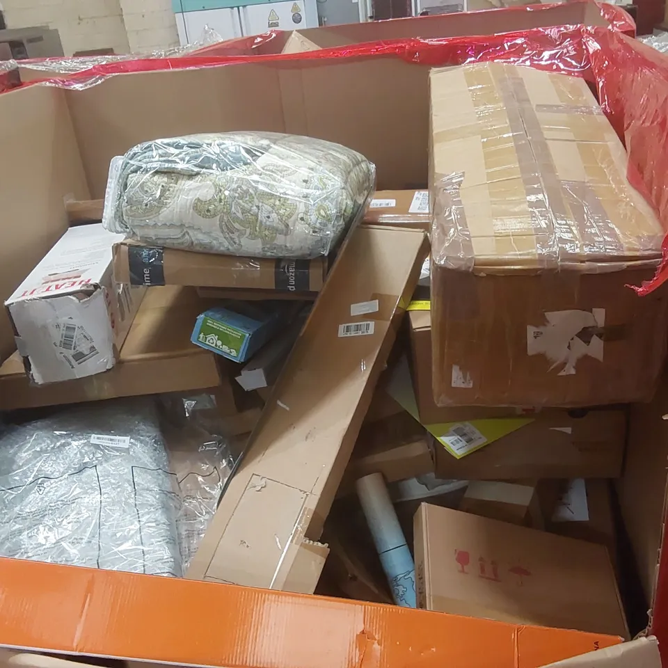 PALLET CONTAINING A LARGE QUANTITY OF ASSORTED ITEMS INCLUDING: TURNTABLE, MONITOR, LOGITECH MONITOR, WALL DECOR, BALLOON ARCH ECT