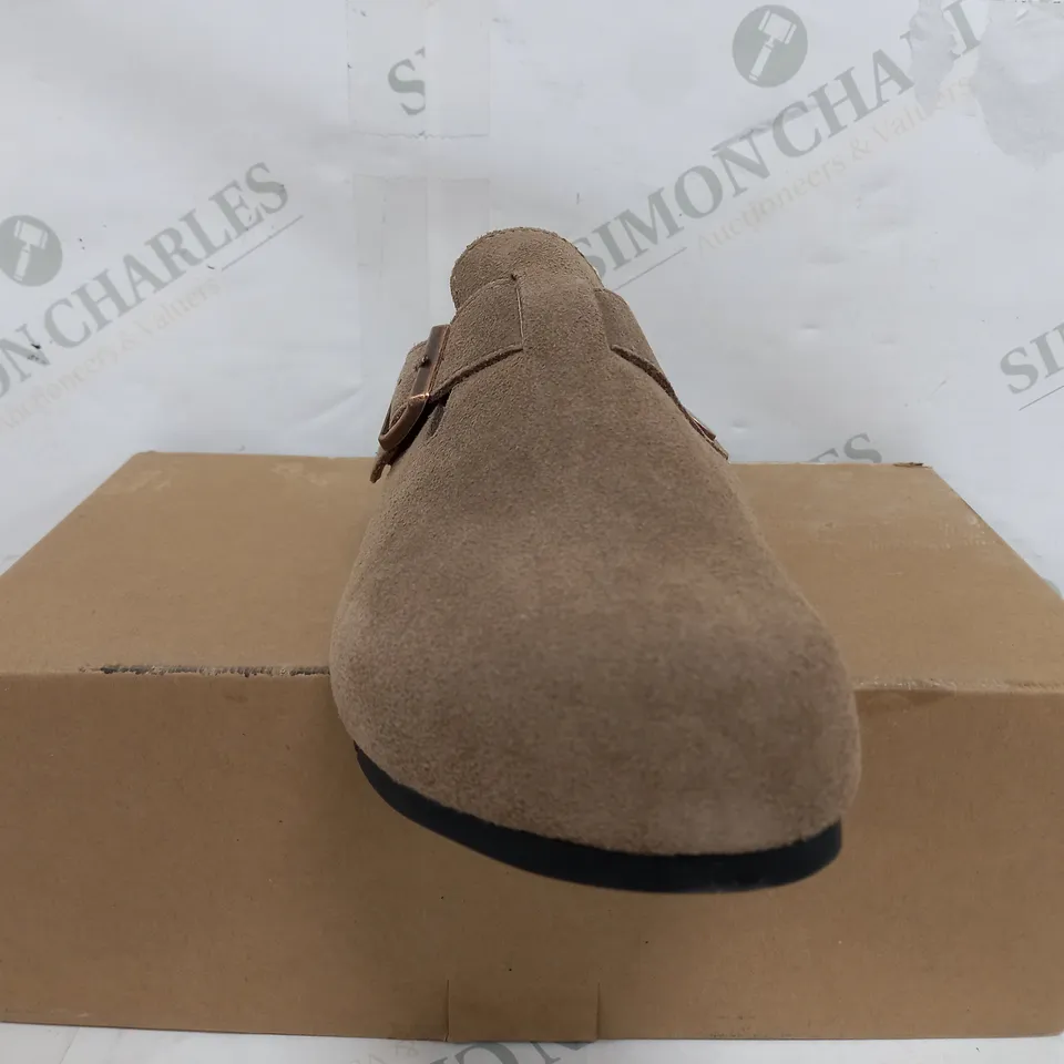 BOXED PAIR OF EVELLYHOOTD LEATHER CLOGS IN LIGHT BROWN -  EU 40