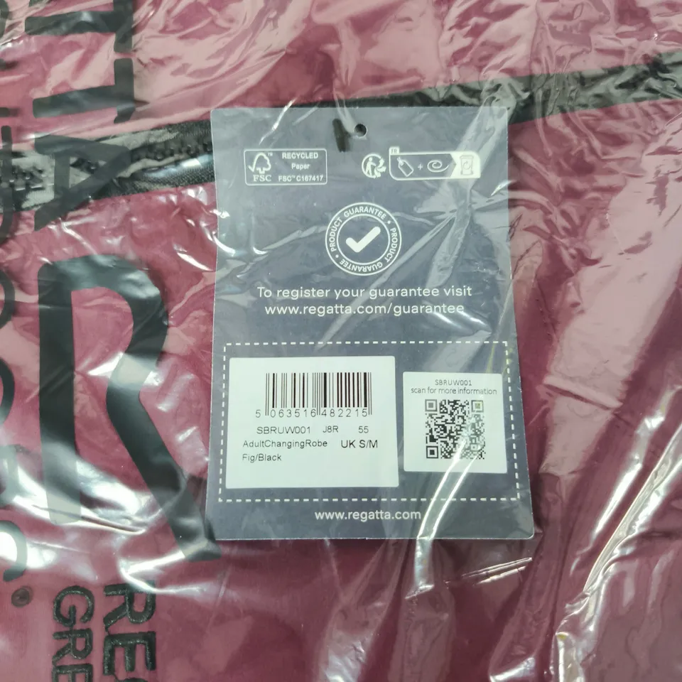 REGATTA GREAT OUTDOORS ADULT CHANGING ROBE – FIG/BLACK, UK S/M