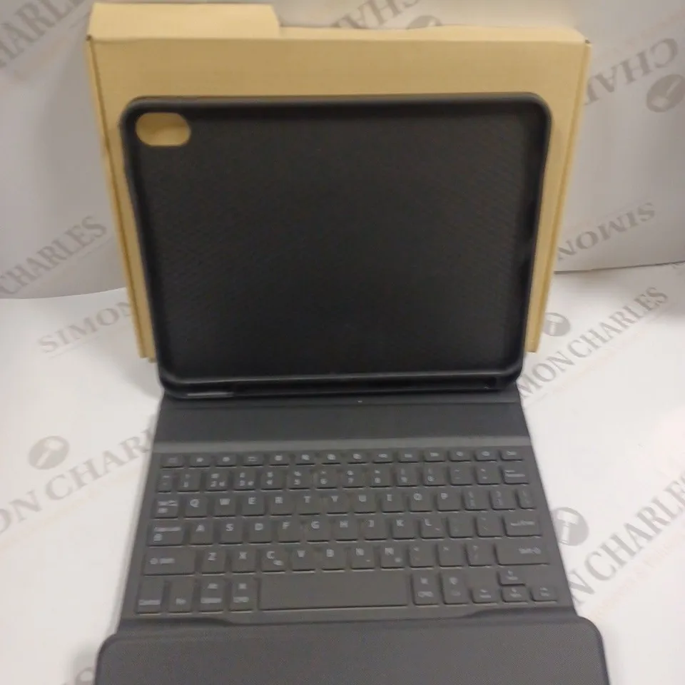 BOXED DOOHOEEK CASE WITH KEYBOARD IN BLACK 