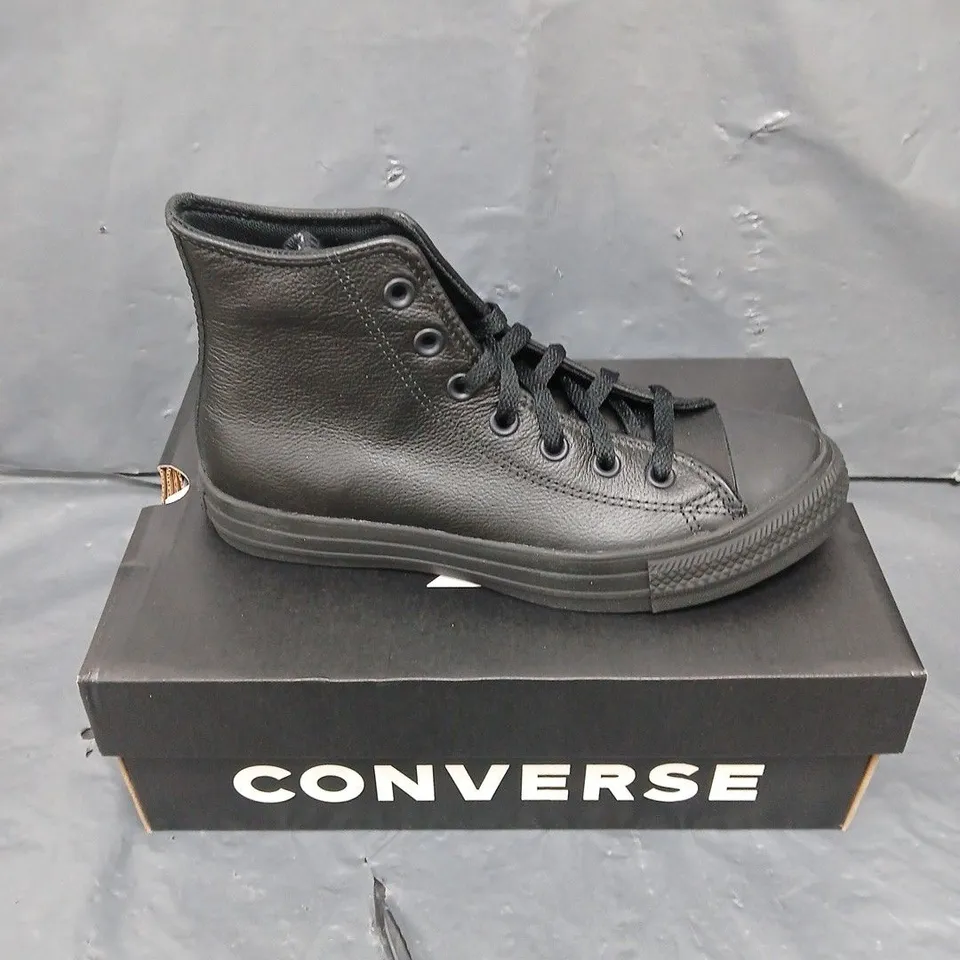 BOXED PAIR OF CONVERSE UNISEX BLACK MONO BOOTS - 5.5