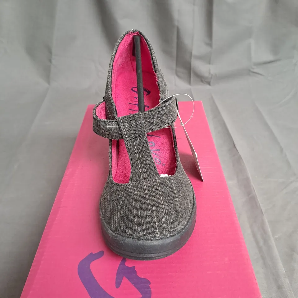 BOX OF APPROXIMATELY 8 PAIRS OF BLACK GUPPY LOVE WEDGE SHOES IN VARIOUS SIZES 