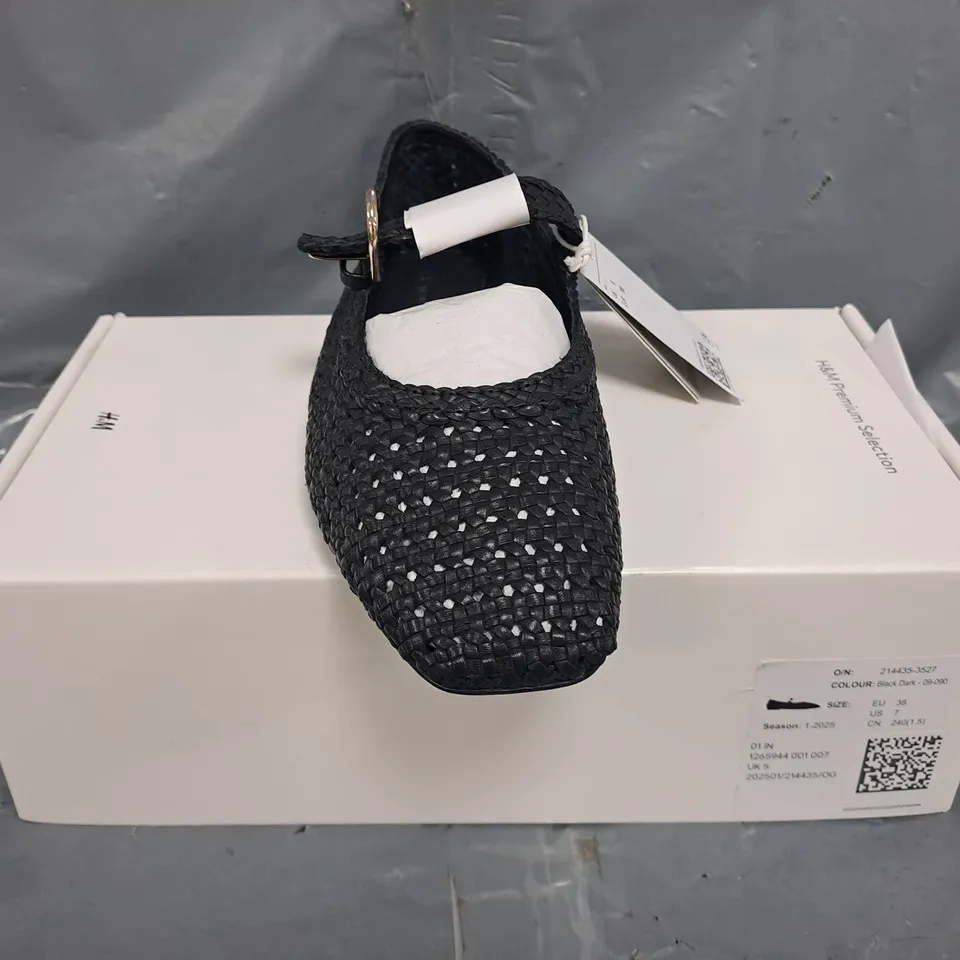 BOXED PAIR OF H&M SHOES IN BLACK SIZE EU 38