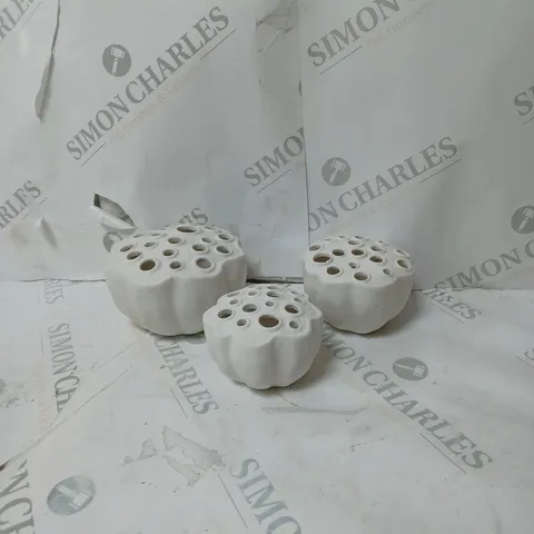 3 FLOWER POTS WHITE 