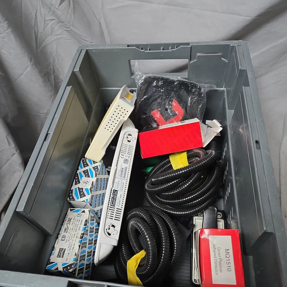 APPROXIMATELY 15 ASSORTED ITEMS ITEMS INCLUDING PLUSNET ROUTER AND RESIDULE CURRENT DEVICE 
