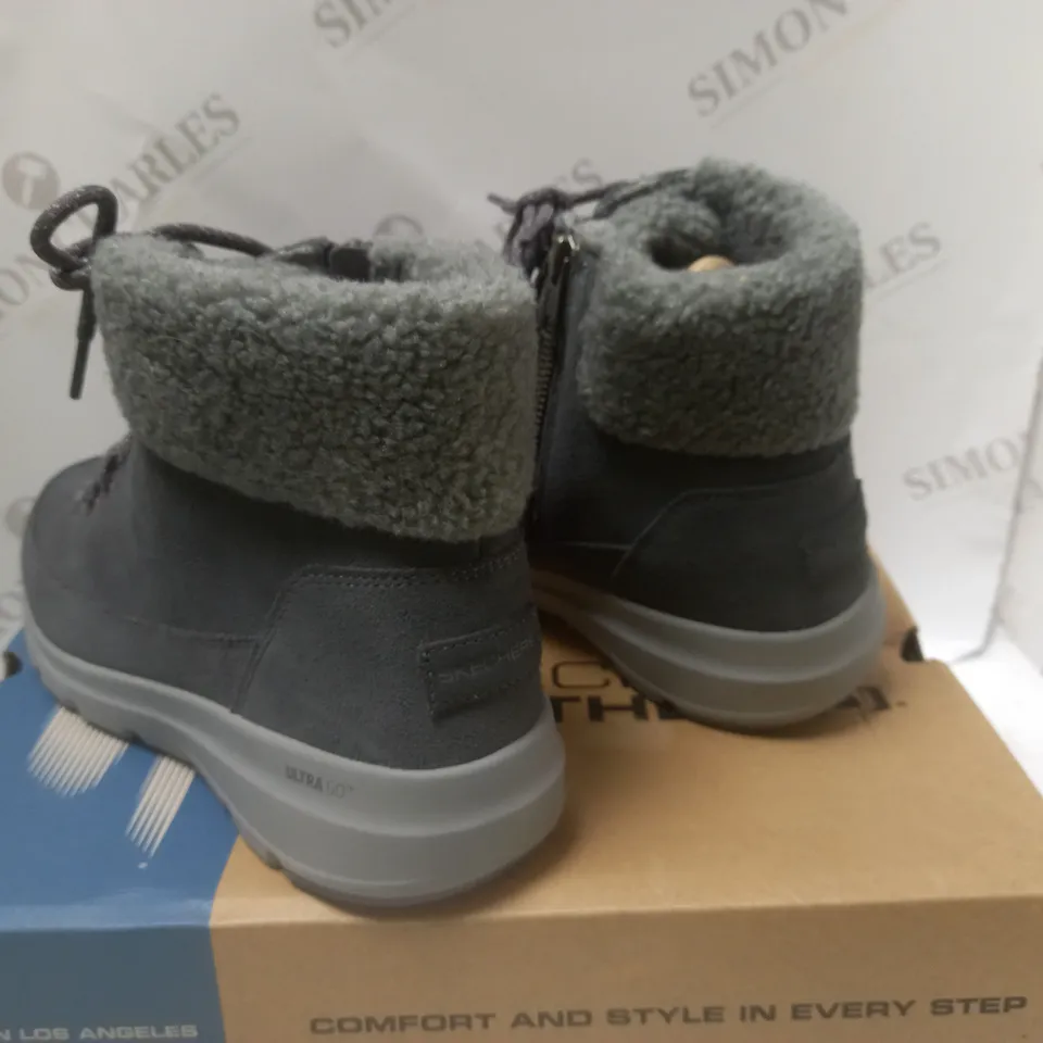 BOXED SKETCHERS CHARCOAL ICE BOOT - SIZE 7