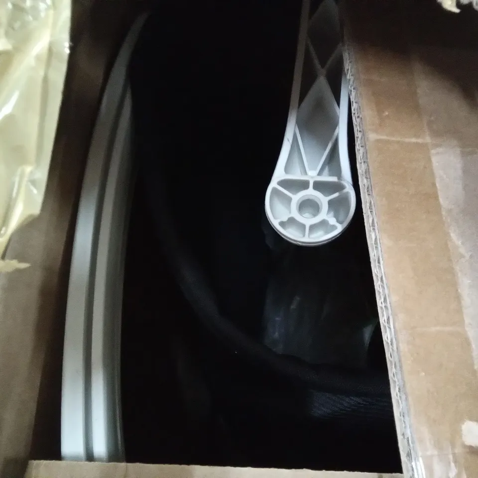 BOXED HOMCOM WHITE OFFICE CHAIR 