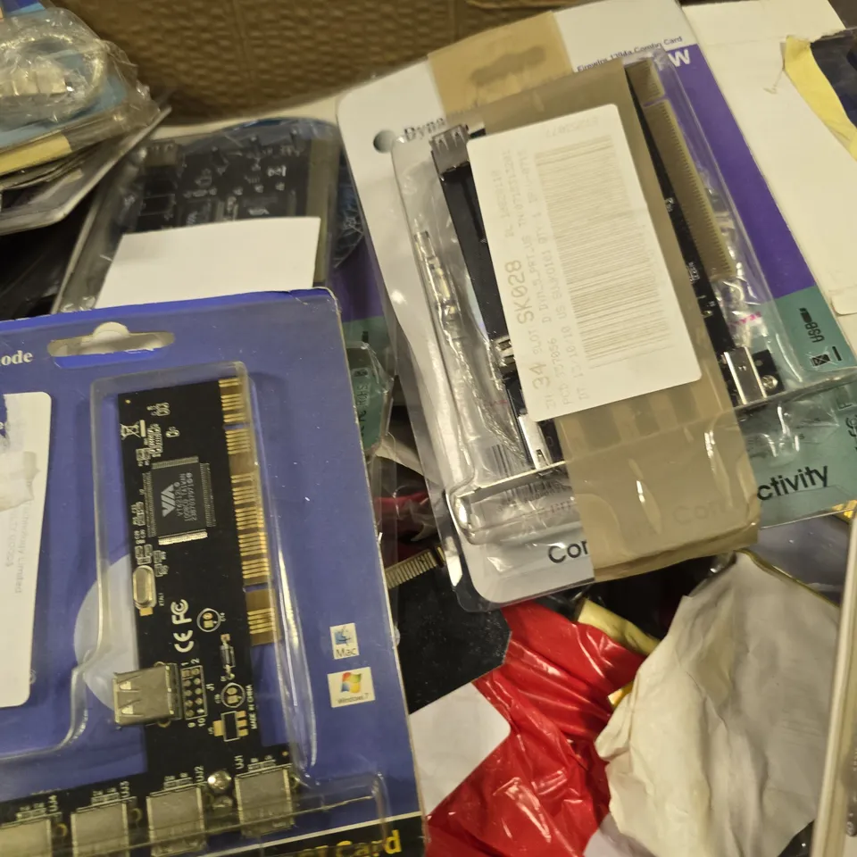 BOX OF APPROXIMATELY 12 ASSORTED ITEMS TO INCLUDE - DYNAMODE USB2 PCI CARD , DYNAMODE 4 PORT HIGH SPEED USB 2.0 PCI CARD ETC