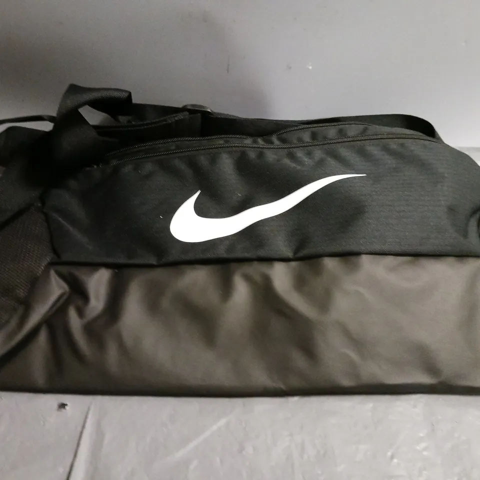 NIKE BLACK DUFFLE BAG