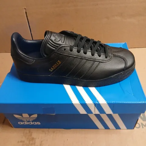 ADIDAS BLACK GAZELLE TRAINERS BOXED SIZE 5